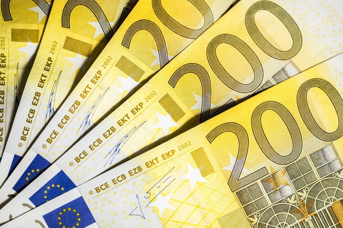 Close-up of several 200 euro banknotes fanned out, showing details and security features.