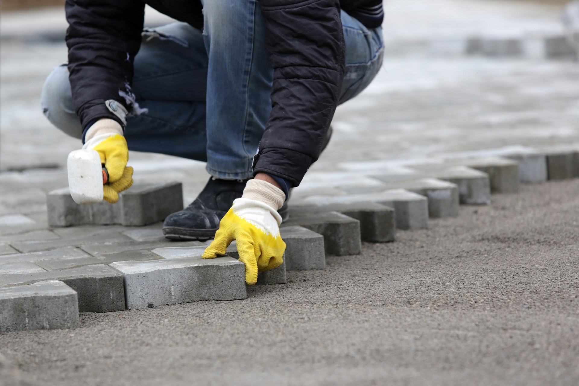 Paving stone worker